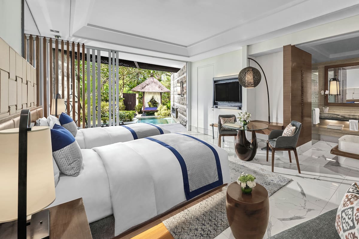 Premium bedding, down duvets, minibar, in-room safe
