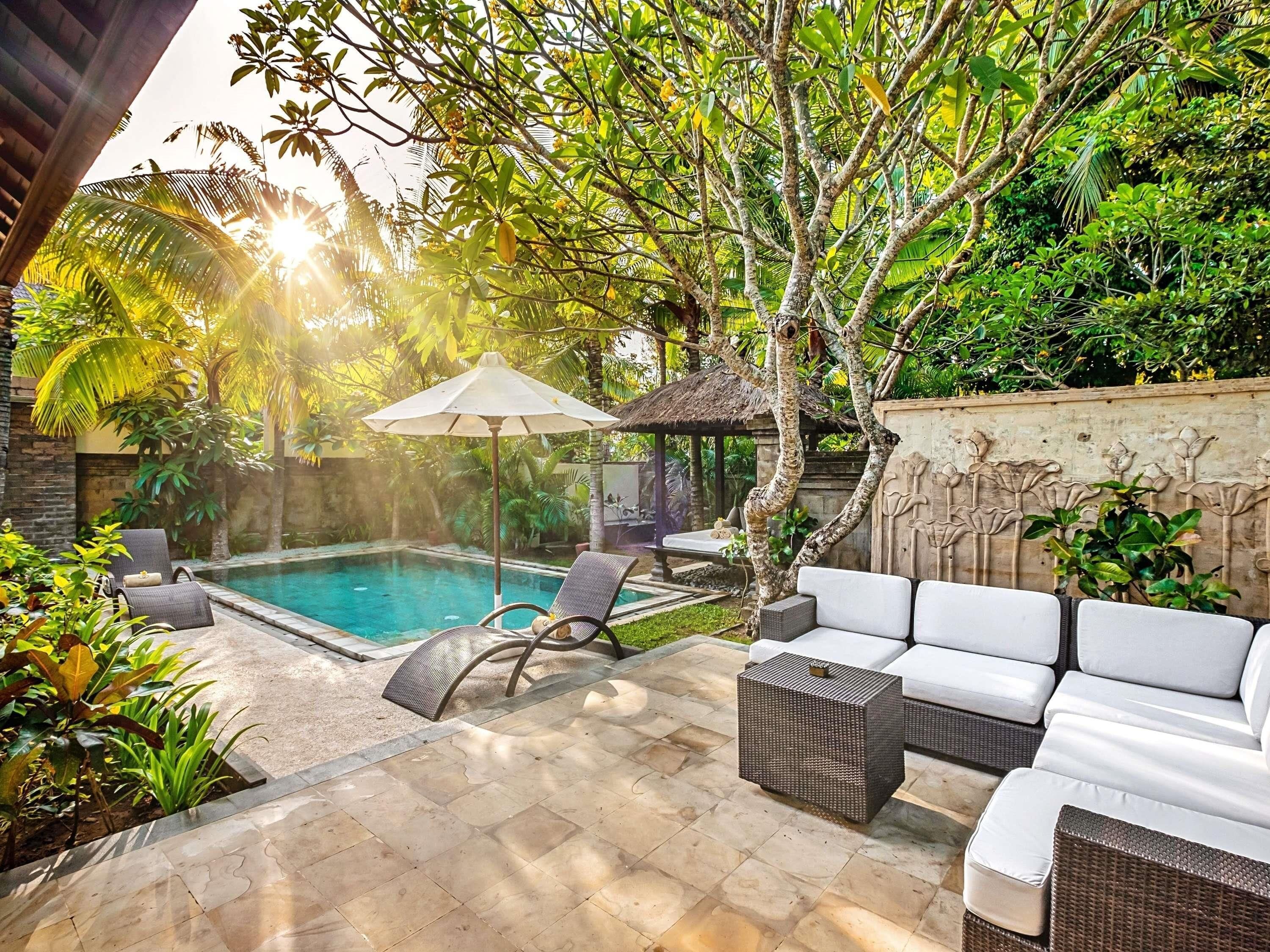 Premium bedding, down duvets, minibar, in-room safe