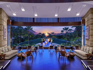 3 bars/lounges, swim-up bar, poolside bar, beach bar