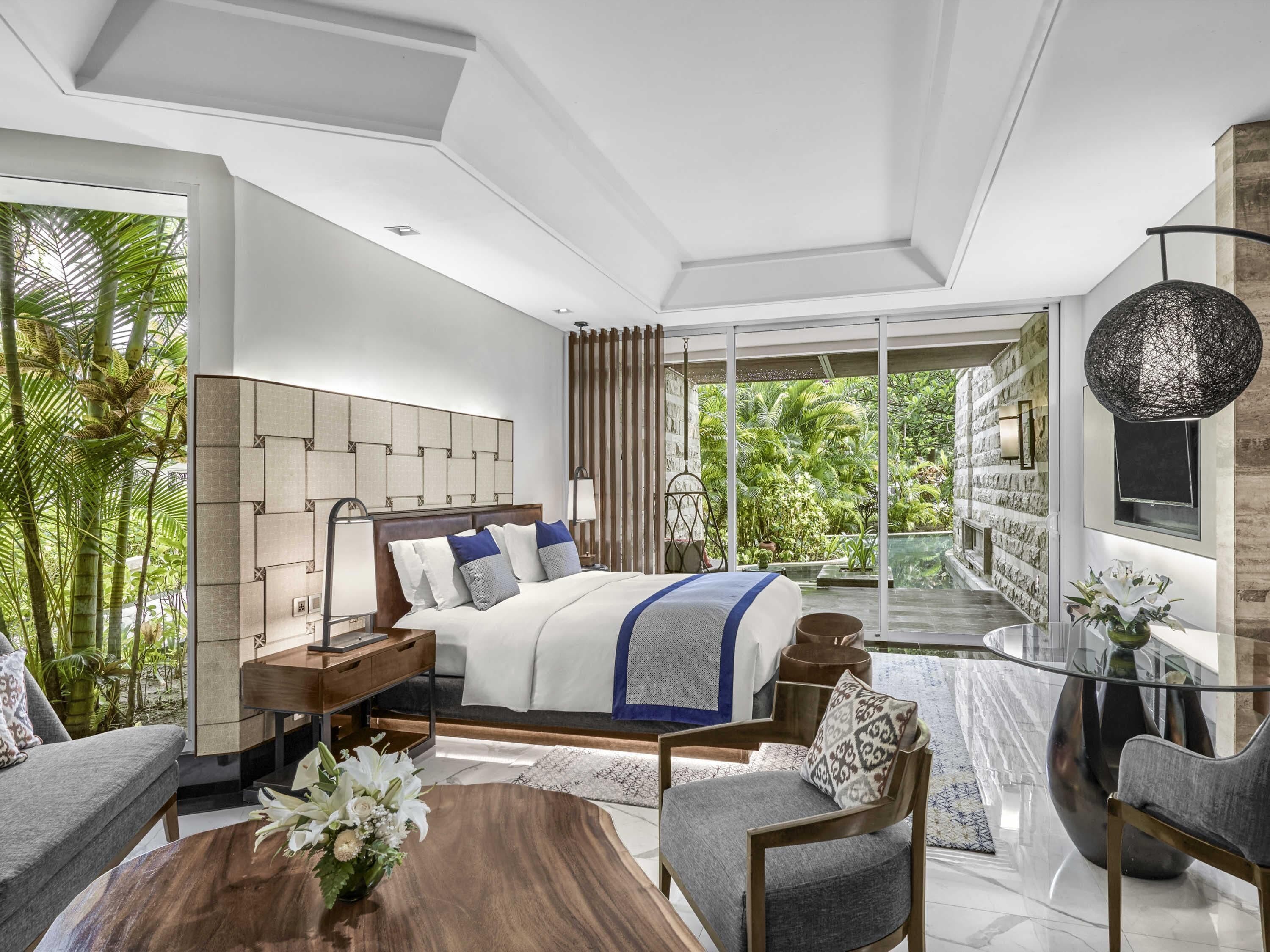 Premium bedding, down comforters, minibar, in-room safe