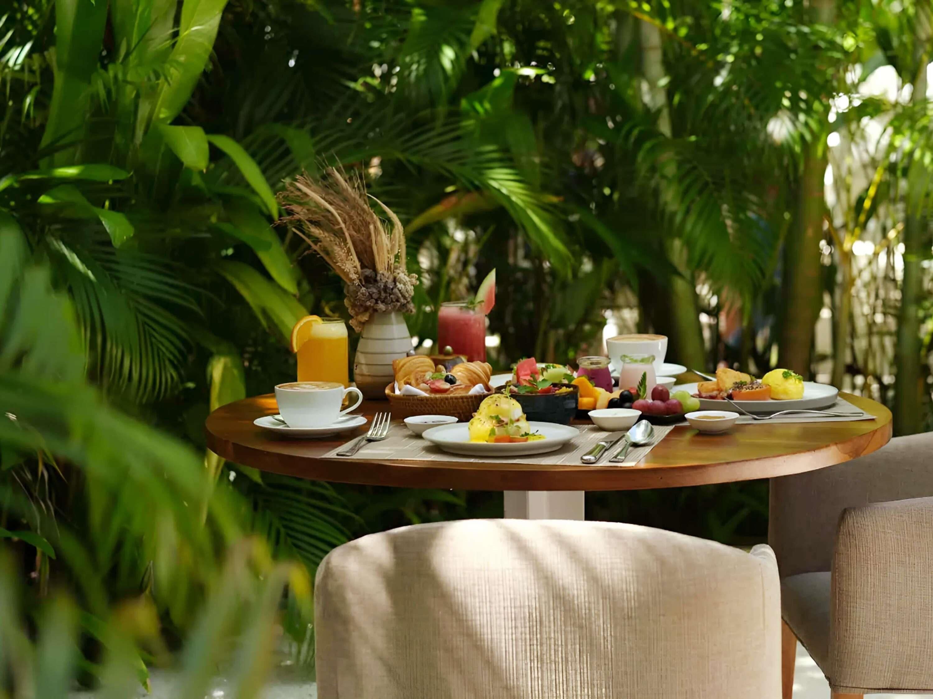 Daily cooked-to-order breakfast for a fee