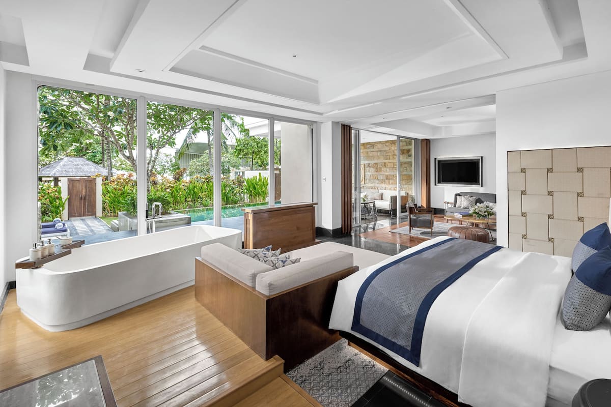 Premium bedding, down comforters, minibar, in-room safe