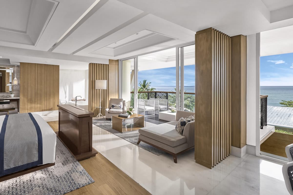 Suite Club, 1 trÚs grand lit, vue océan | Literie de qualité supérieure, couette en duvet d'oie, minibar
