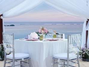 A table set for two with a view of the ocean, white chairs, and a tent overhead. - Sofitel Bali Nusa Dua Beach Resort (Nusa Dua)
