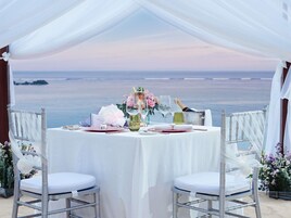 3 restaurantes; se sirve desayuno, almuerzo, cena y brunch