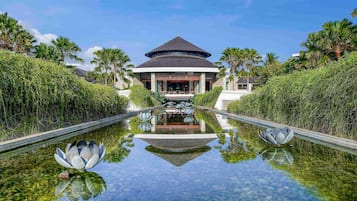 3 Bars/Lounges, Bar im Pool, Poolbar, Strandbar