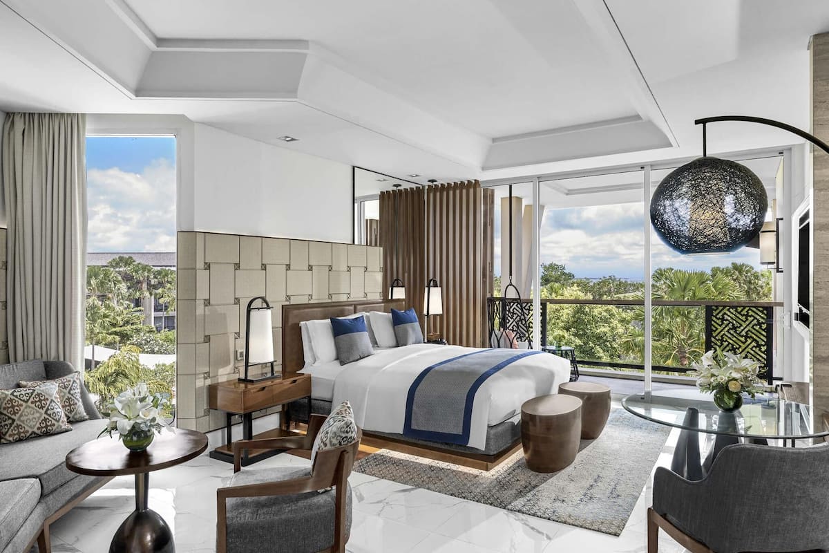 Habitación de lujo, 1 cama King size, vista al océano | Ropa de cama de alta calidad, edredón y minibar