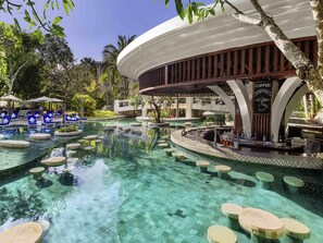3 bars/lounges, swim-up bar, poolside bar, beach bar - Sofitel Bali Nusa Dua Beach Resort (Nusa Dua)