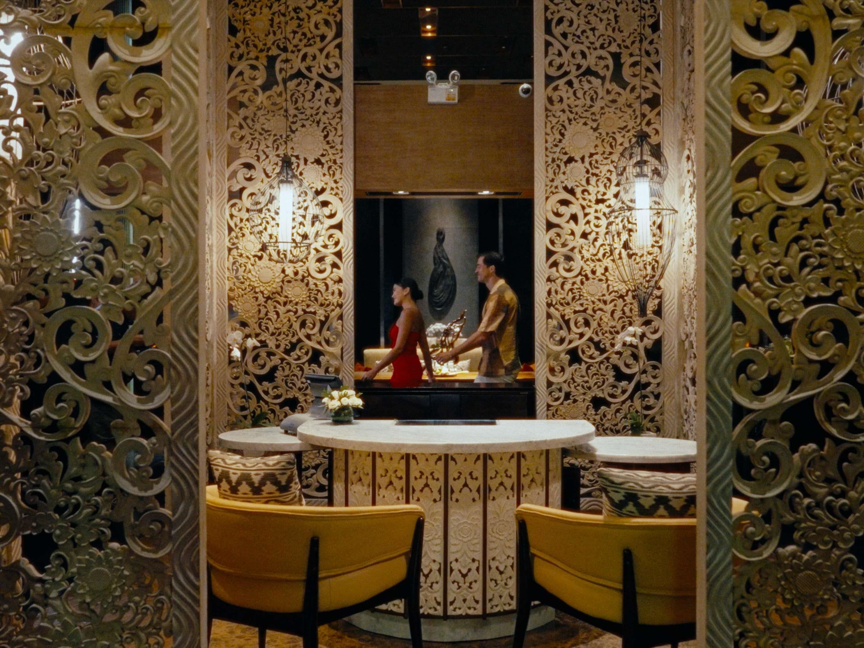 Couples treatment rooms, sauna, hot tub, steam room, body treatments