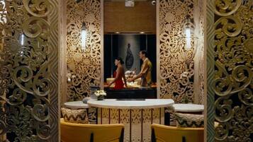 Couples treatment rooms, sauna, hot tub, steam room, body treatments