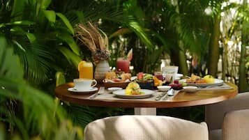 Daily cooked-to-order breakfast for a fee