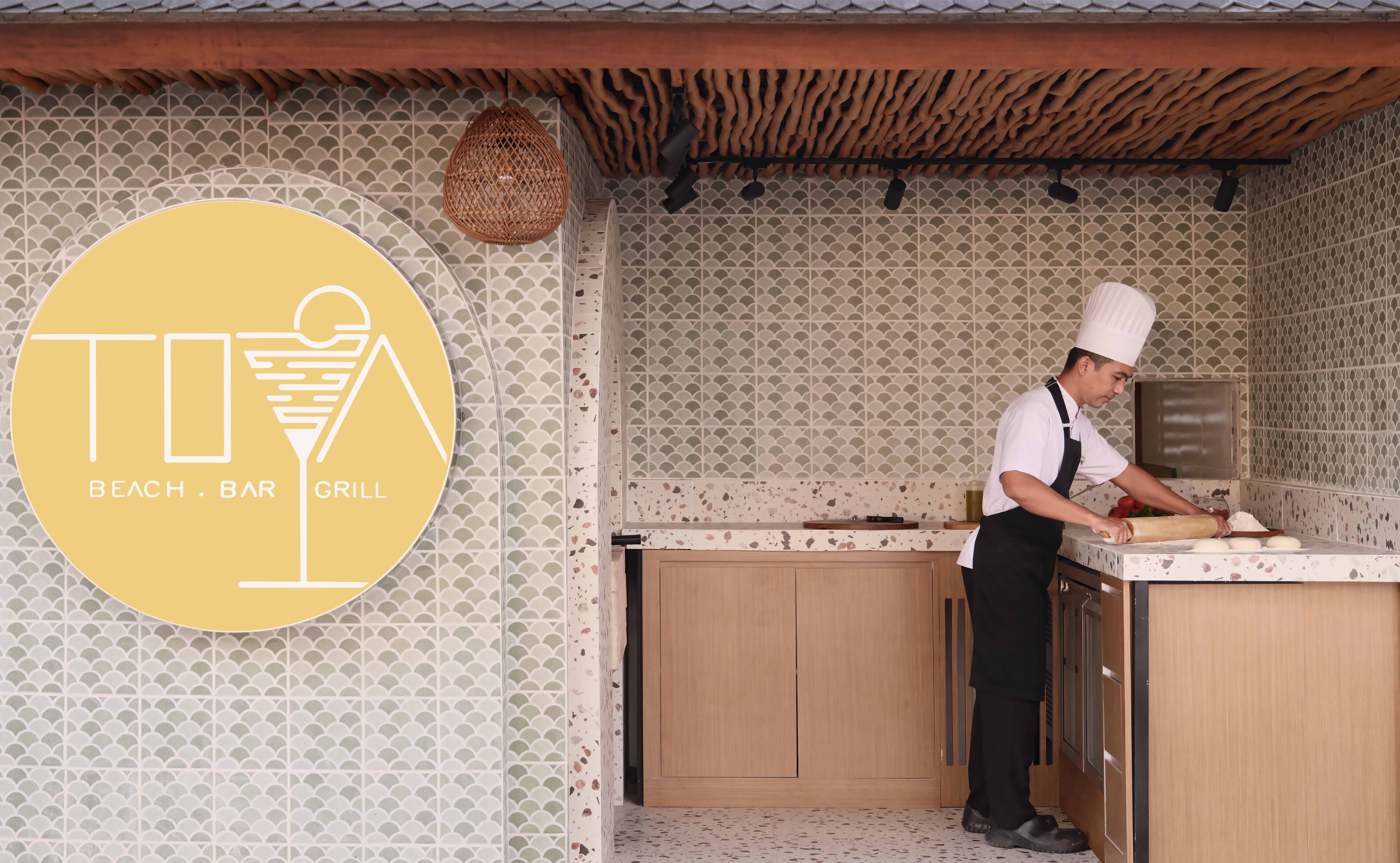 3 restaurants, breakfast, lunch, dinner served; asian cuisine