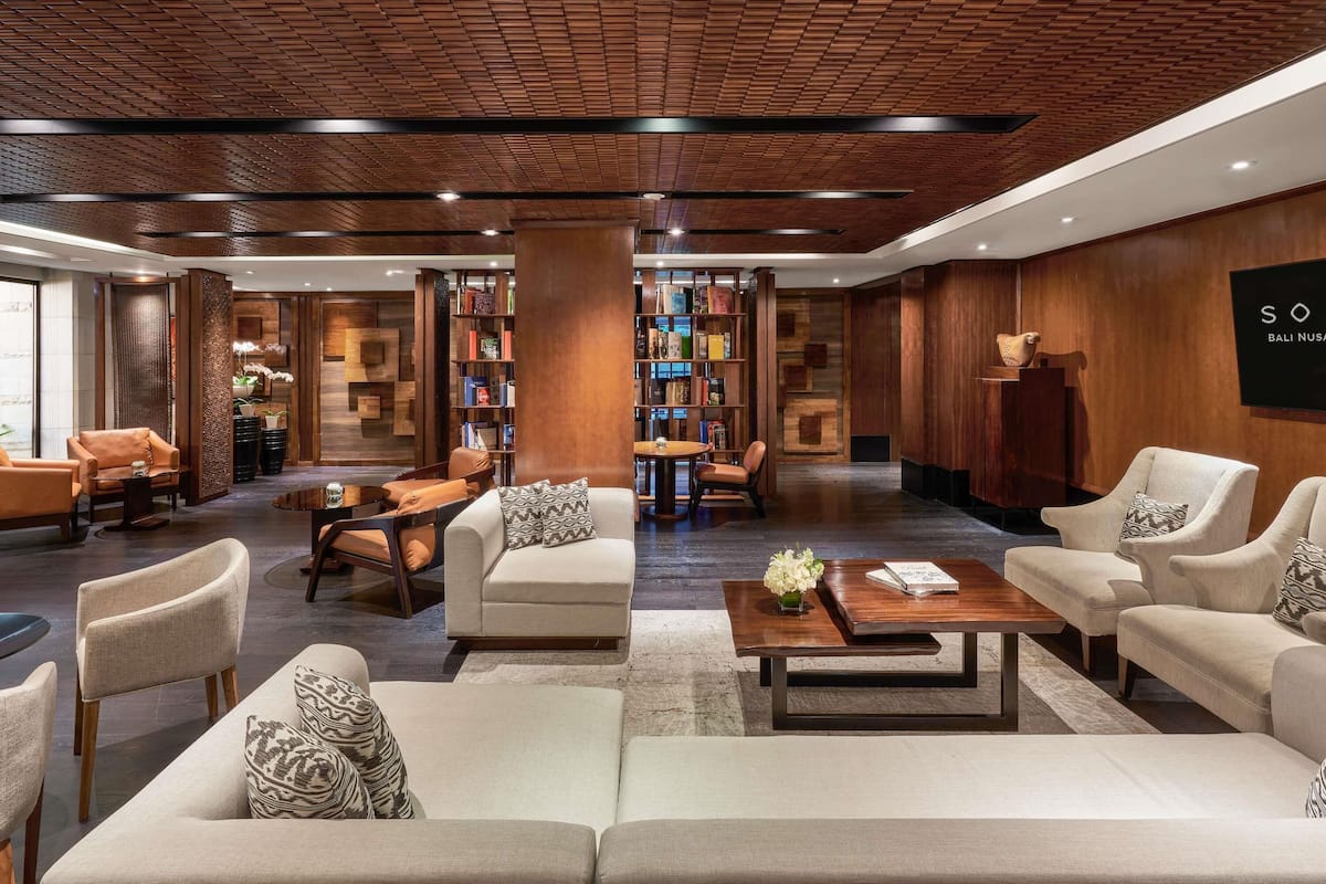 Premium bedding, down comforters, minibar, in-room safe