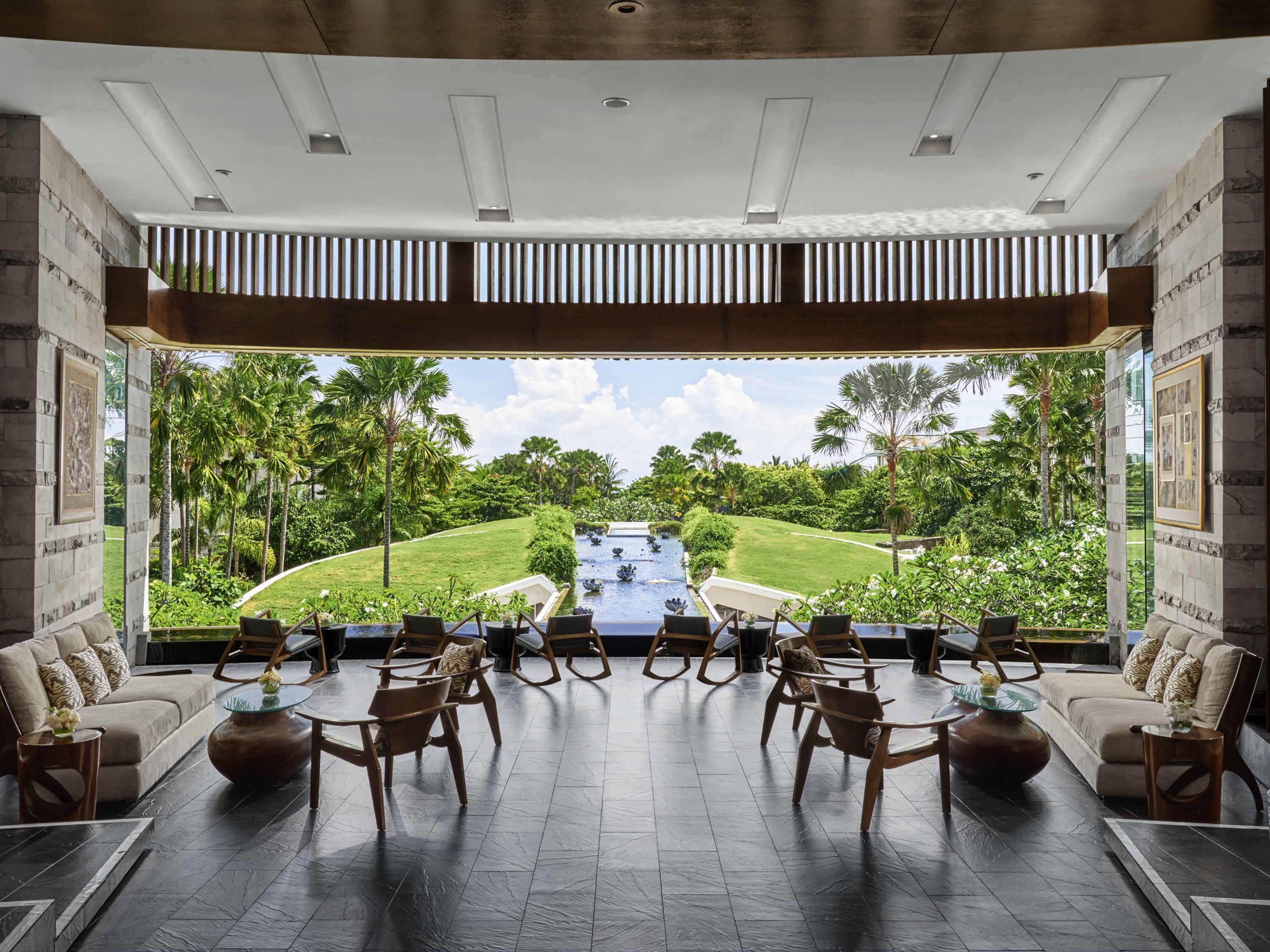 3 restaurants; breakfast, lunch, dinner, and brunch served