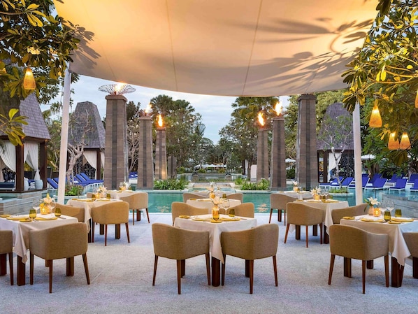 3 restaurants; breakfast, lunch, dinner, and brunch served
