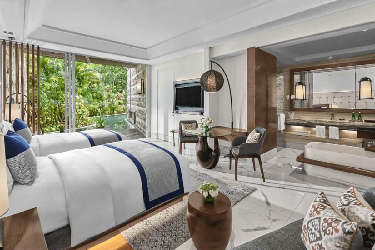 Luksusrom, 2 enkeltsenger, adgang til basseng (Club Millesime Twin) | Sengetøy av topp kvalitet, dundyner, minibar og safe på rommet