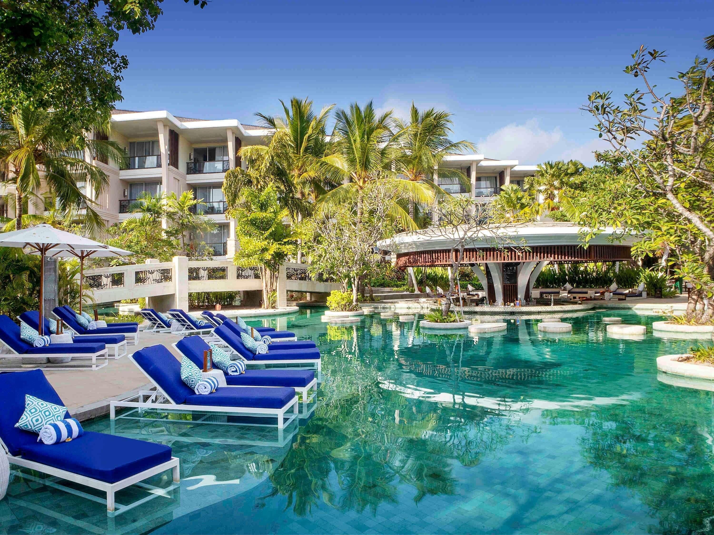 高档床上用品、羽绒被、迷你吧、客房内保险箱