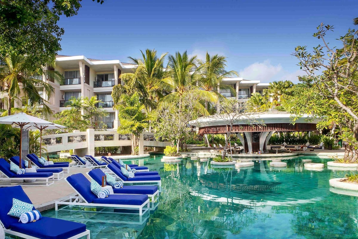 Premium bedding, down comforters, minibar, in-room safe