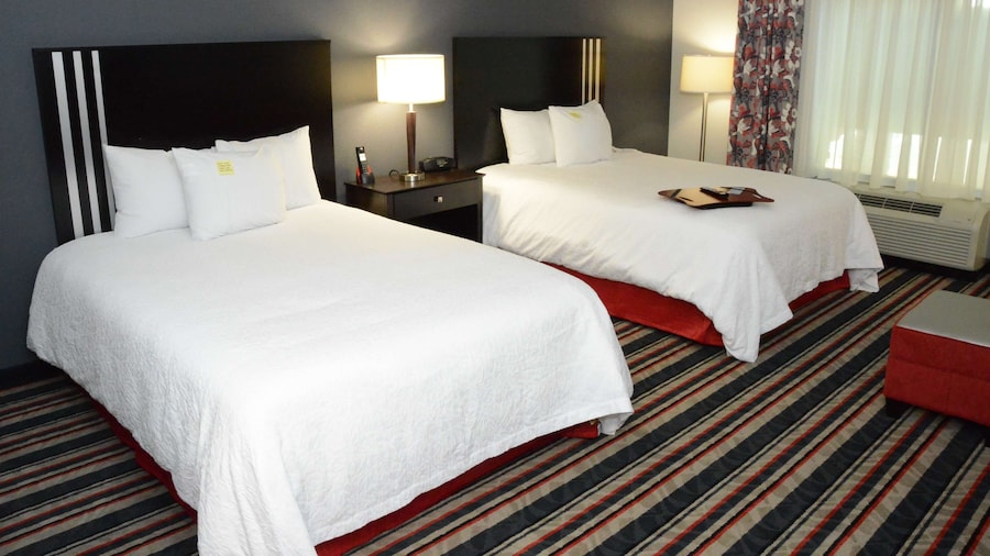 Hampton Inn & Suites Albany At Albany Mall