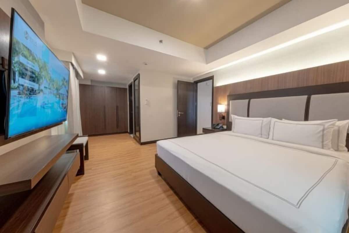 1 bedroom, minibar, in-room safe, desk
