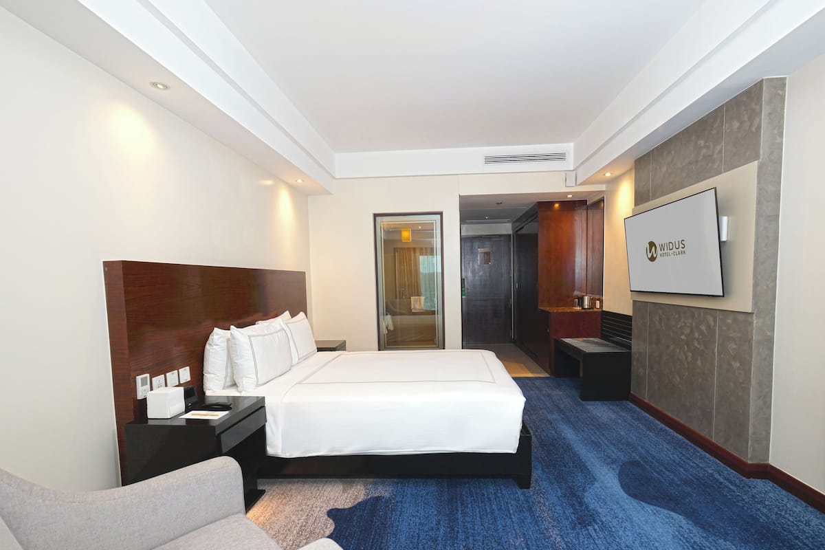 Kamar Eksekutif, 1 Tempat Tidur Queen | Minibar, brankas, meja kerja, dan ruang kerja ramah laptop
