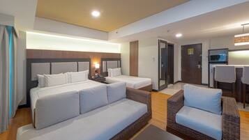 Premier Family Suite | 1 bedroom, minibar, in-room safe, desk