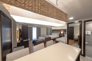 Premier Family Suite | Living area | LCD TV - Widus Hotel Clark (Mabalacat City)