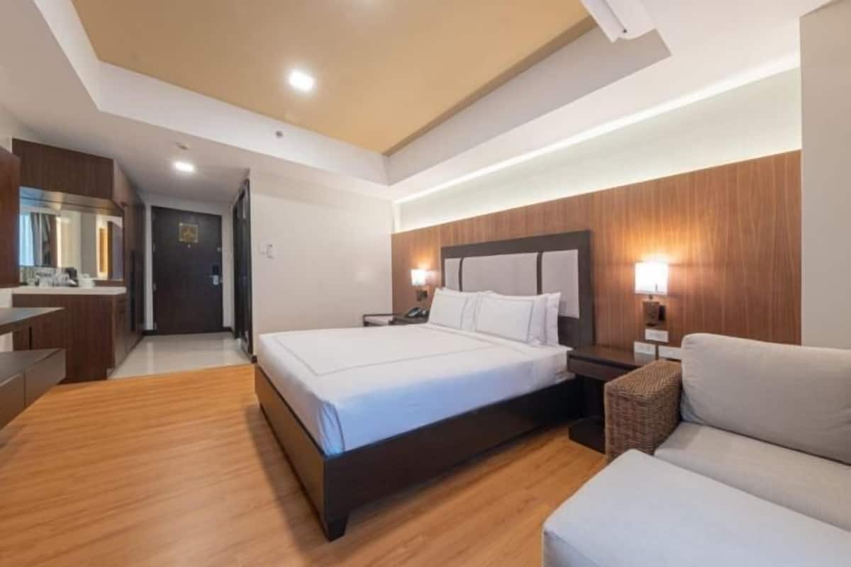 1 bedroom, minibar, in-room safe, desk