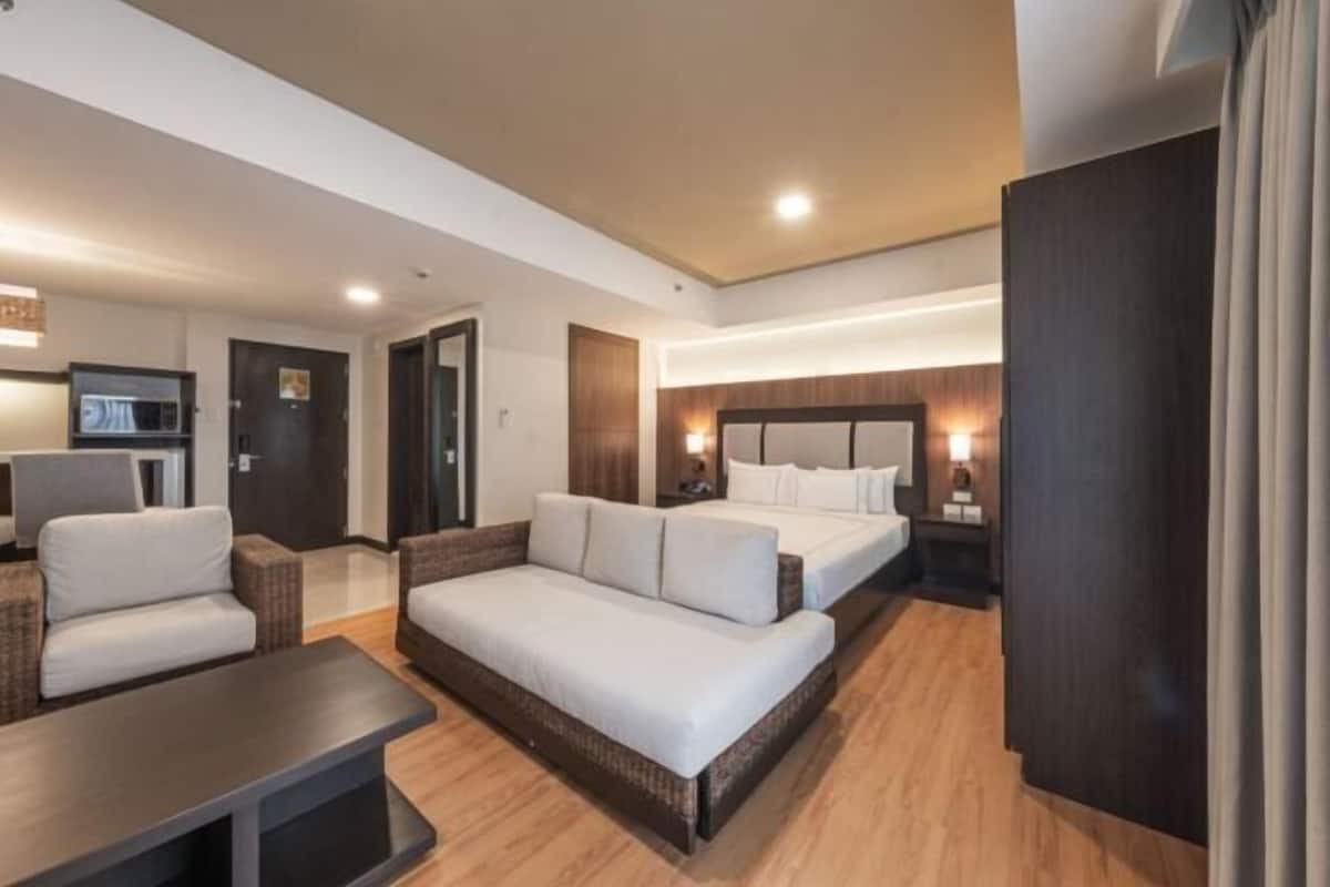1 bedroom, minibar, in-room safe, desk