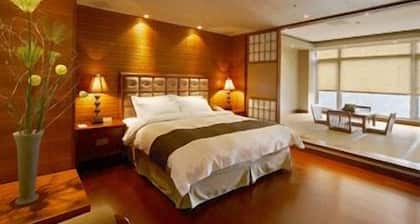 Cedarwood Villa
