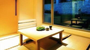 32-inch LED TV with cable channels, TV