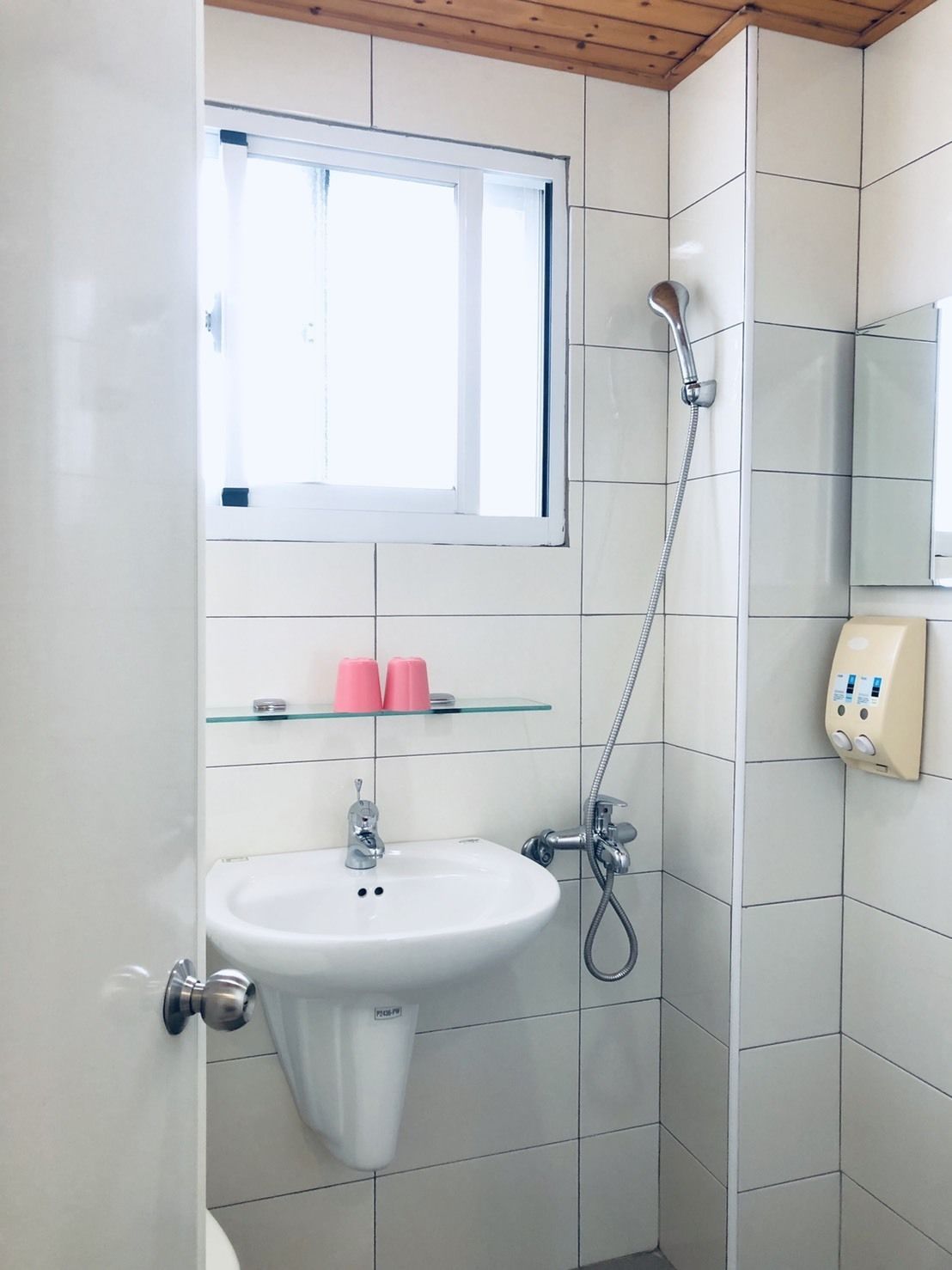 superior double room | bathroom | free toiletries, slippers, towels