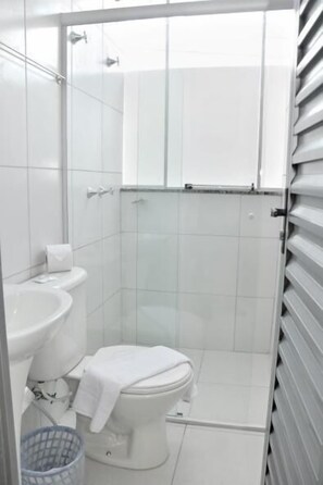 Bathroom | Shower - Hotel 44 (Goiania)