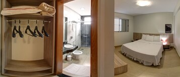 Escritorio, cuna de viaje, wifi gratis y ropa de cama 