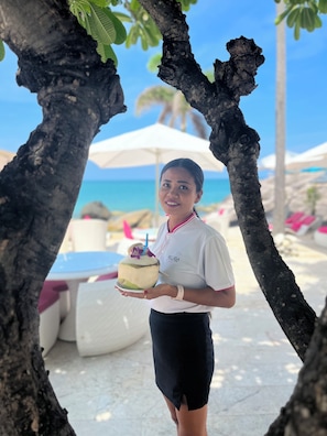 Breakfast and lunch served  - Beluga Boutique Hotel (Koh Samui)