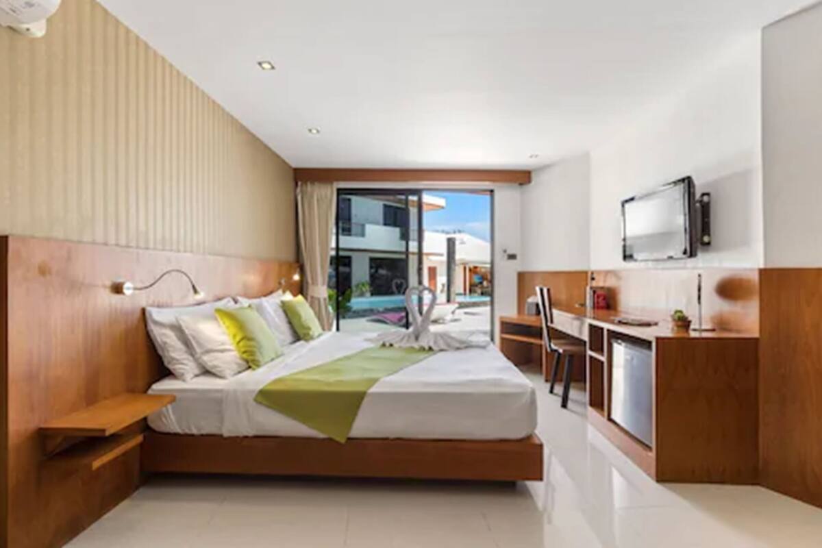 Ground Floor room Pool/Seaview | 고급 침구, 객실 내 금고, 암막 커튼, 방음 설비