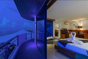 Front Deluxe Second Floor Room Seaview | Premium bedding, in-room safe, blackout drapes, soundproofing