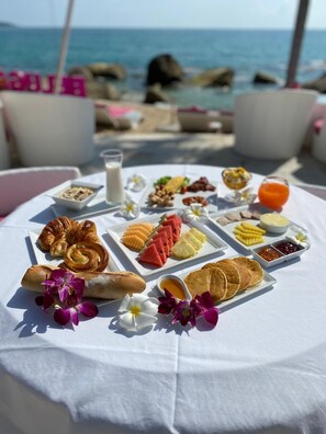 Breakfast and lunch served  - Beluga Boutique Hotel (Koh Samui)