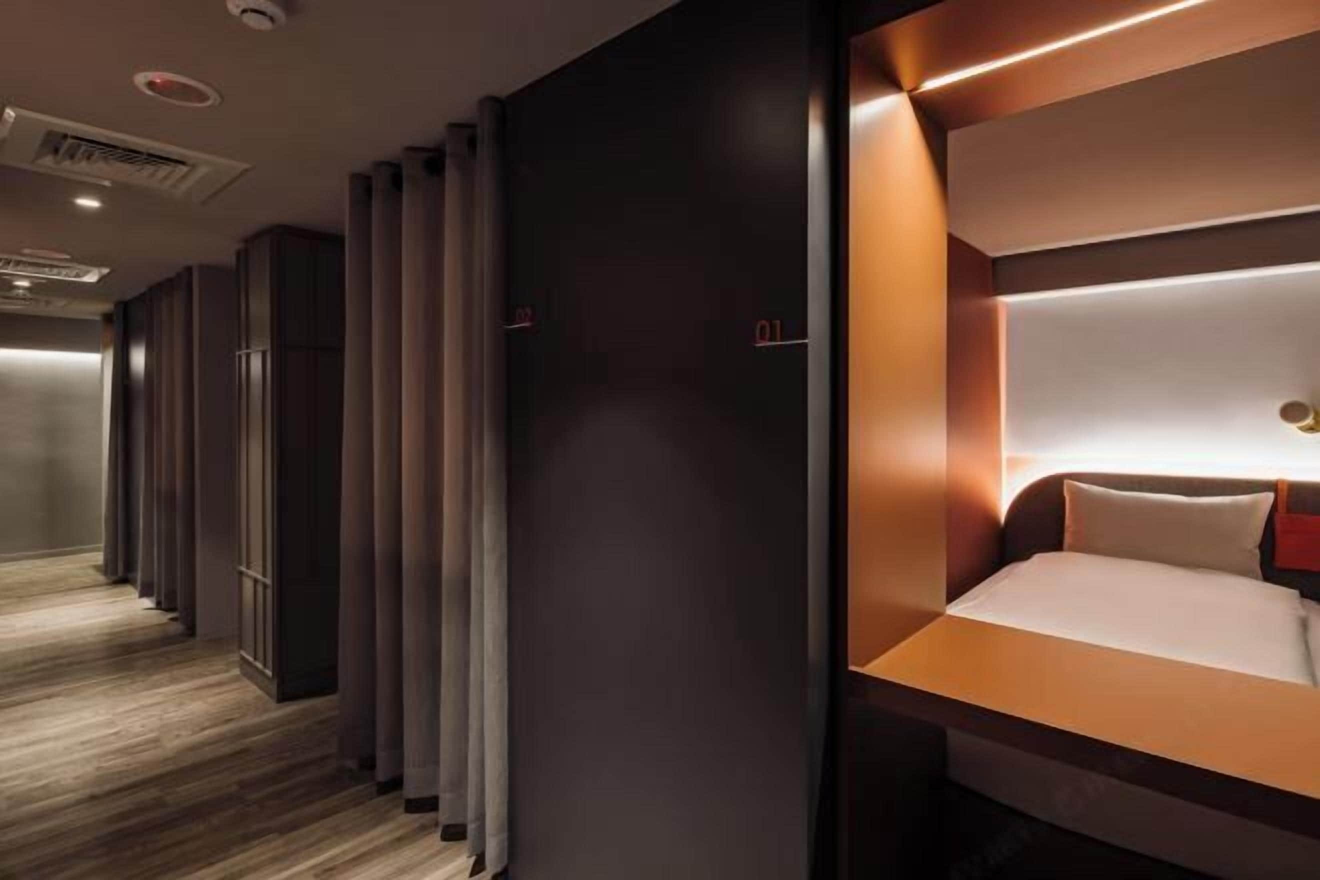 Premium bedding, down comforters, in-room safe, individually decorated