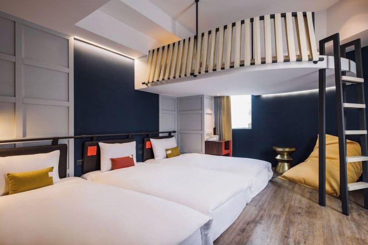 Happy Quadruple Room