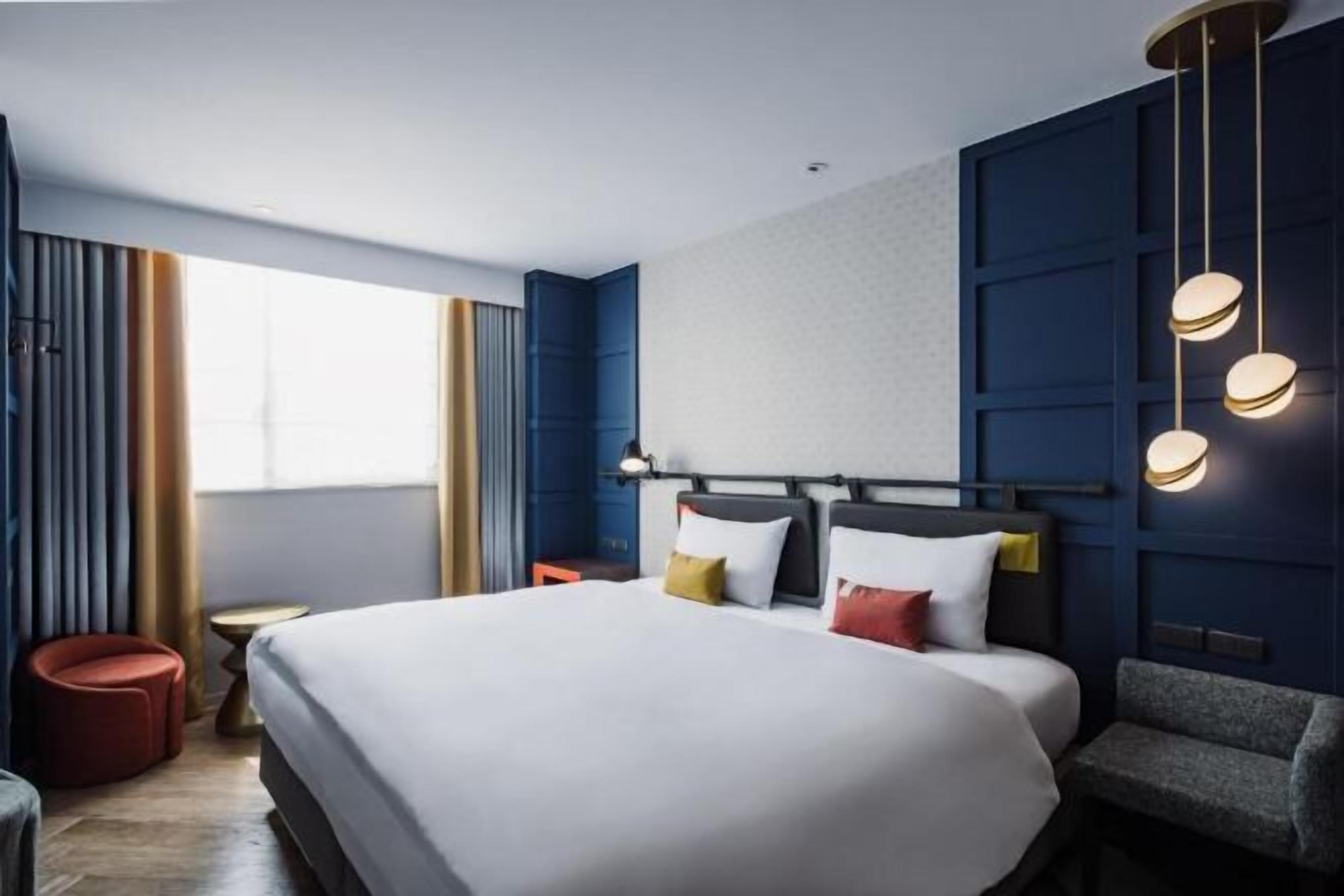 Premium bedding, down comforters, in-room safe, individually decorated