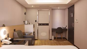 Standard Double Room, 1 Double Bed | Living area | LED TV