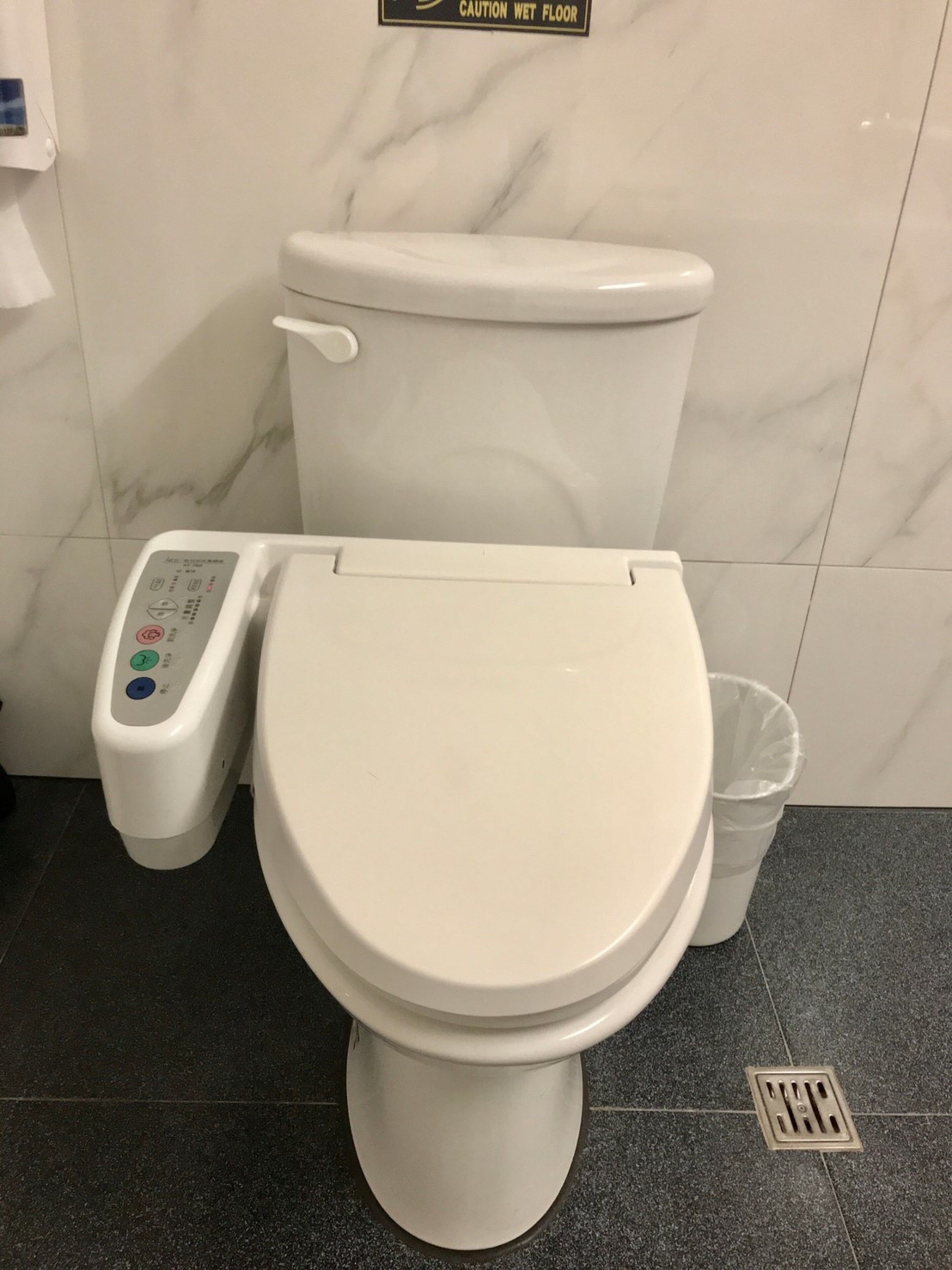 business triple room | bathroom | combined shower/bathtub, deep-soaking bathtub, rainfall showerhead