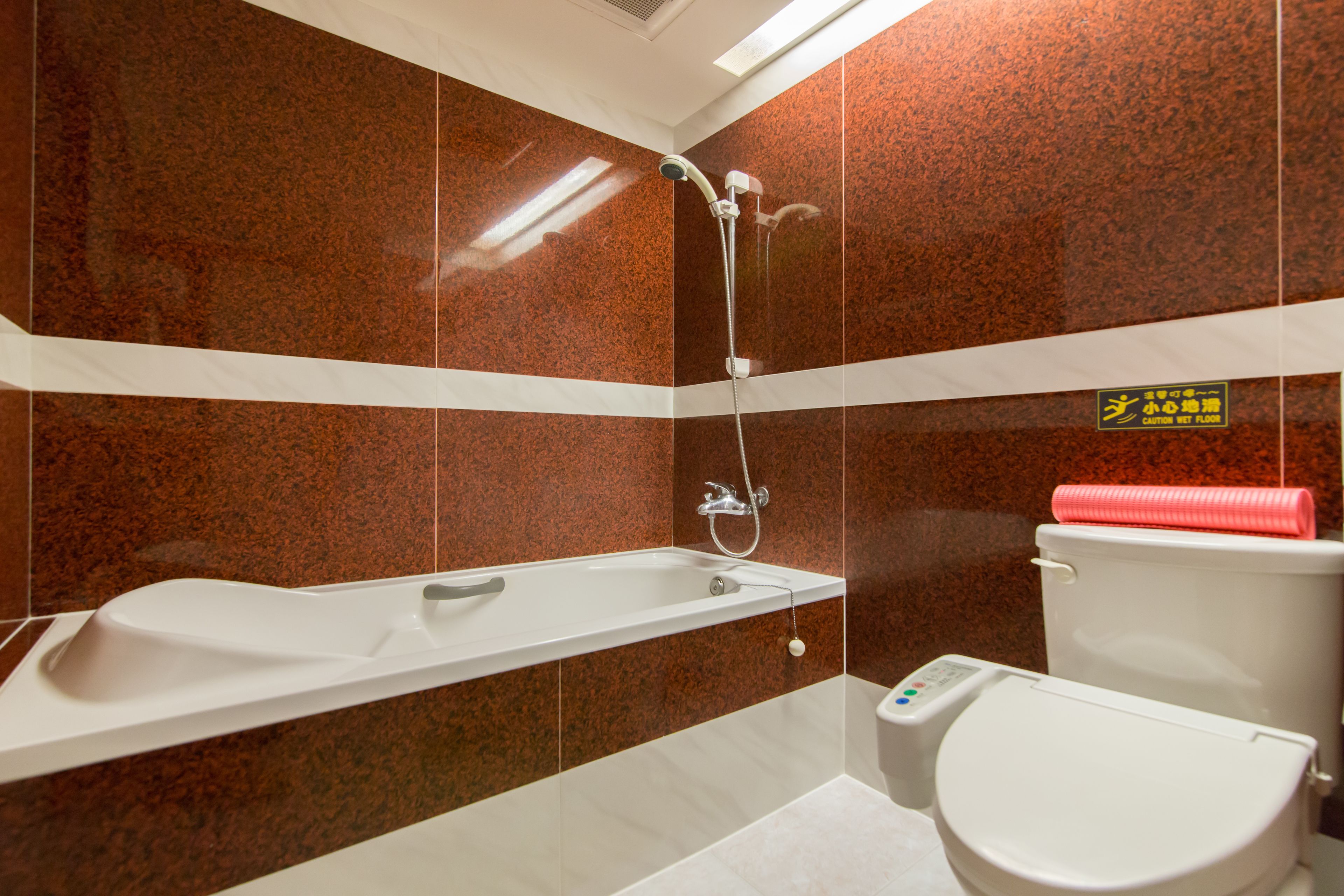 family quadruple room | bathroom | combined shower/bathtub, deep-soaking bathtub, rainfall showerhead