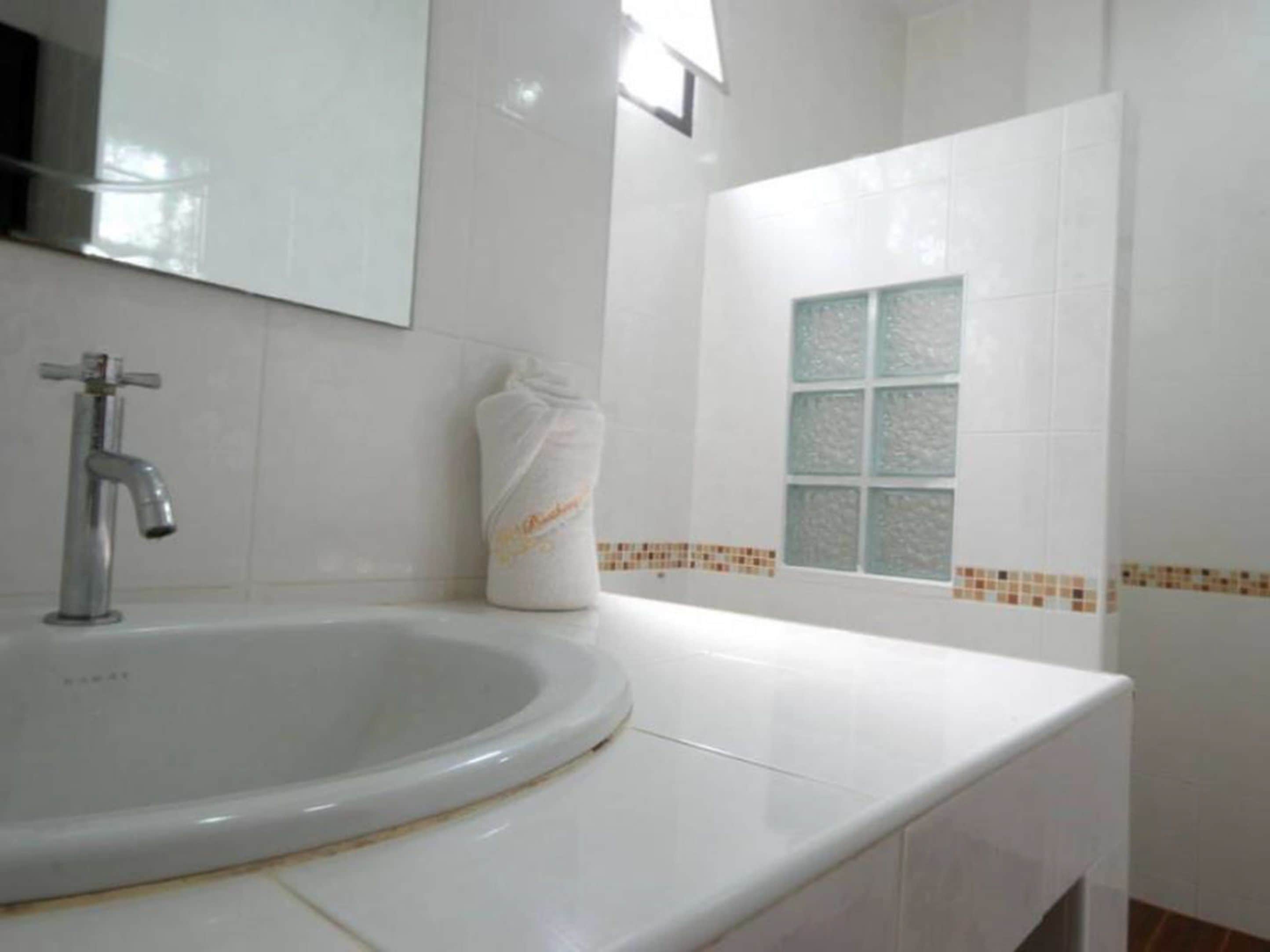 villa | bathroom | shower, free toiletries, hair dryer, towels