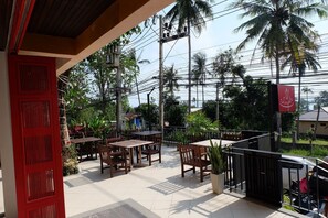 朝食、ランチ、ディナーに営業 (タイ料理)