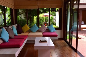 En 32-tommers TV med kabel-kanaler