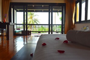 Premium bedding, Select Comfort beds, in-room safe, desk - Samui Jean Resort (Koh Samui)