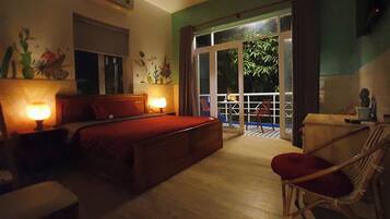 Habitación City | Minibar (con algunos artículos gratuitos), escritorio, cortinas opacas