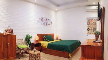 Romantic Double Room, Non Smoking | Free minibar items, desk, blackout drapes, soundproofing